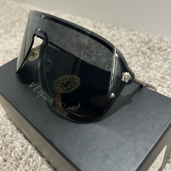 Versace Oversized Sunglasses - Picture 2 of 3
